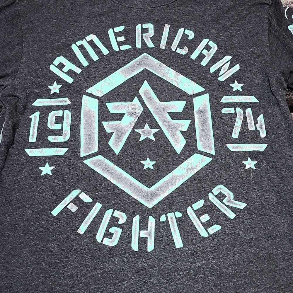 AMERICAN FIGHTER DESIGNED EXCLUSIVELY FOR BUCKLE GRAPHIC CREW-NECK TEE-SHIRT MED